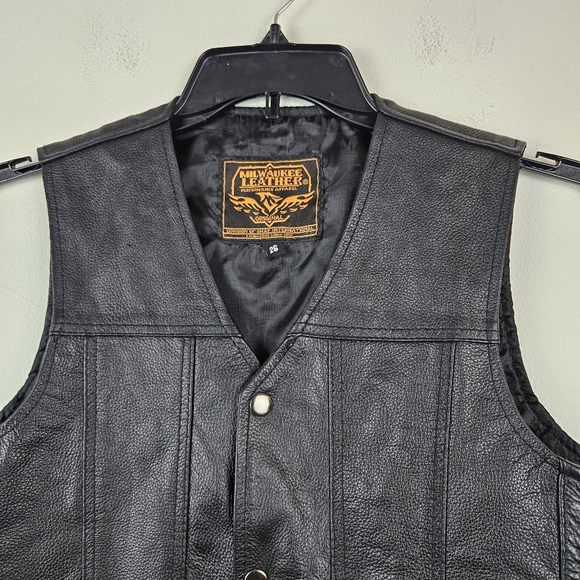 Milwaukee Leather Black Leather Biker Style Vest Snap Front Size 26 - Picture 5 of 6